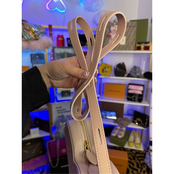 LOUIS VUITTON Lambskin Embossed Monogram Fall In Love Sac Coeur Light Pink - Picture 15 of 15